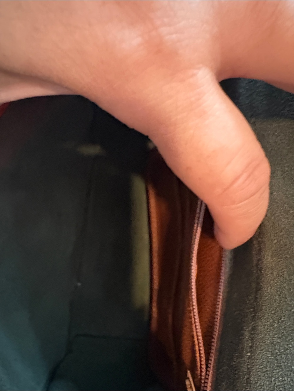 Vintage  Dooney & Bourke Fir & Tan Leather Surrey Bag. - Picture 4 of 12
